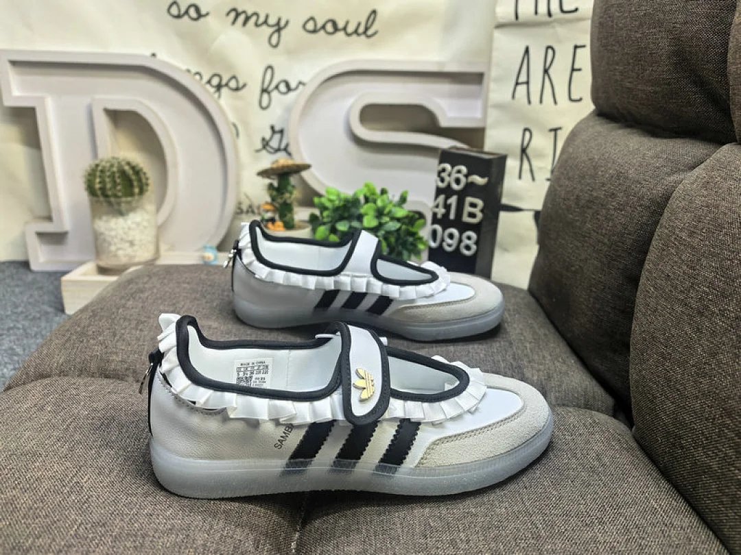 Adidas Samba Jane's KH6231 Low-Top Sneakers