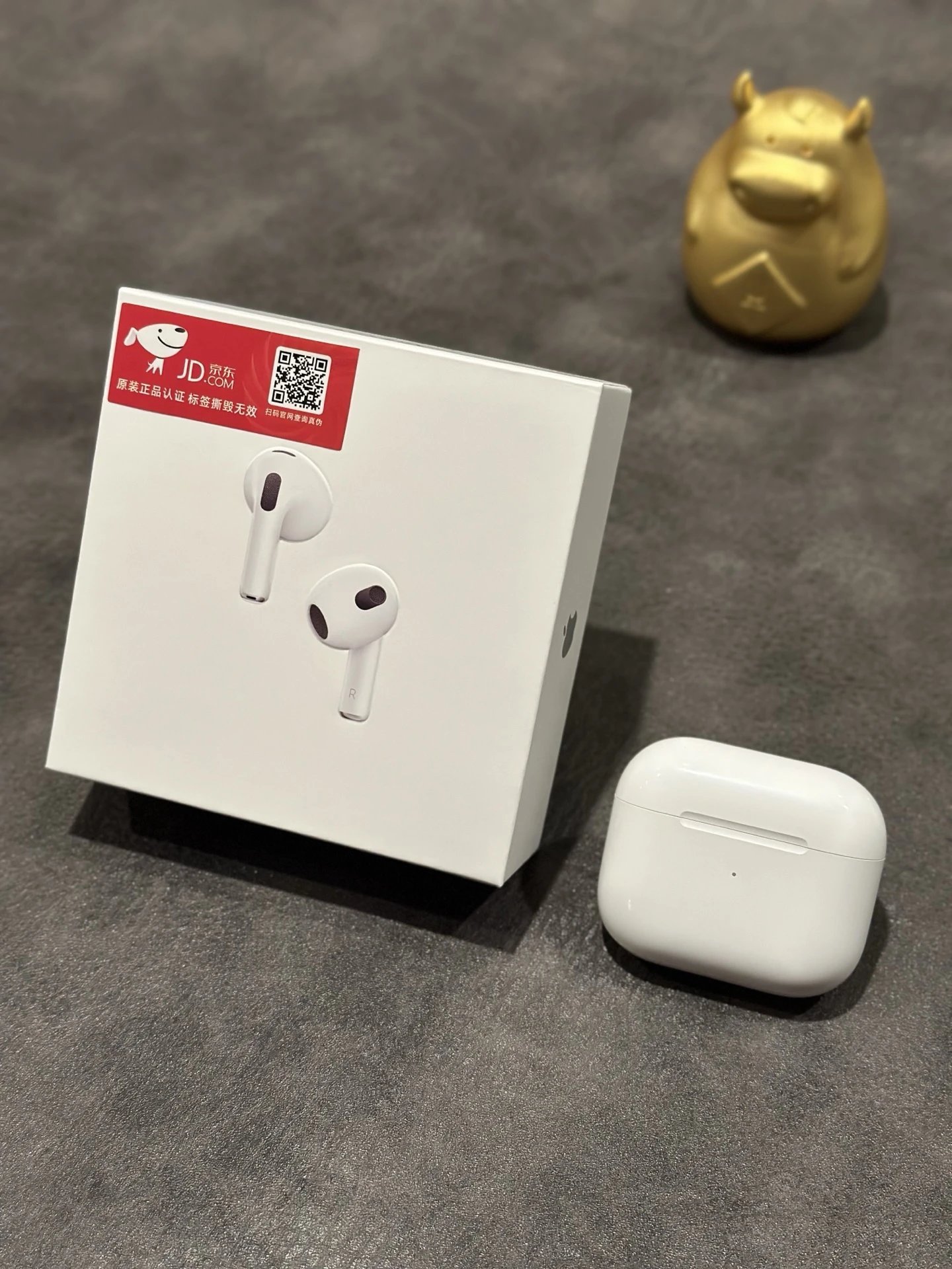 Apple AirPods 3 Earbuds