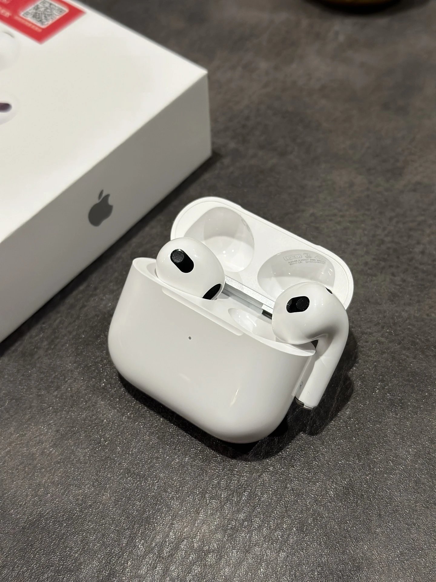 Apple AirPods 3 Earbuds