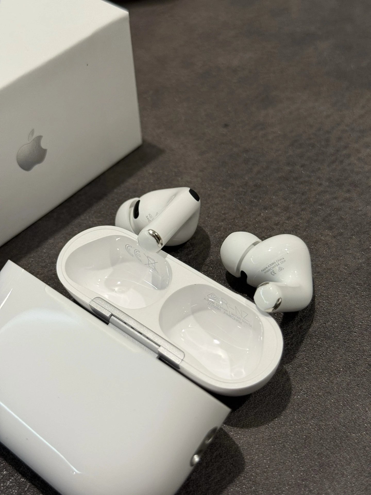 Apple AirPods Pro 3 Earbuds