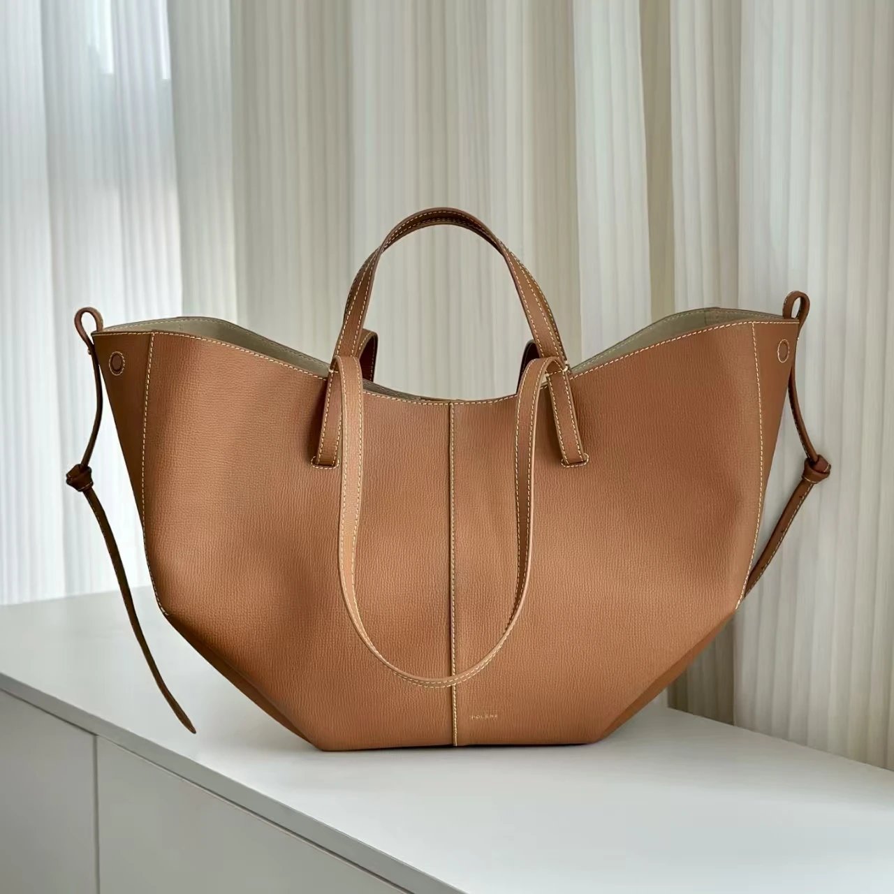 One shoulder tote bag