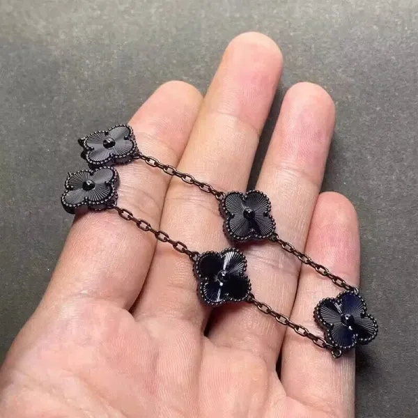 Van Cleef & Arpels Alhambra Five Motifs Black Onyx Necklace Jewelry - 1