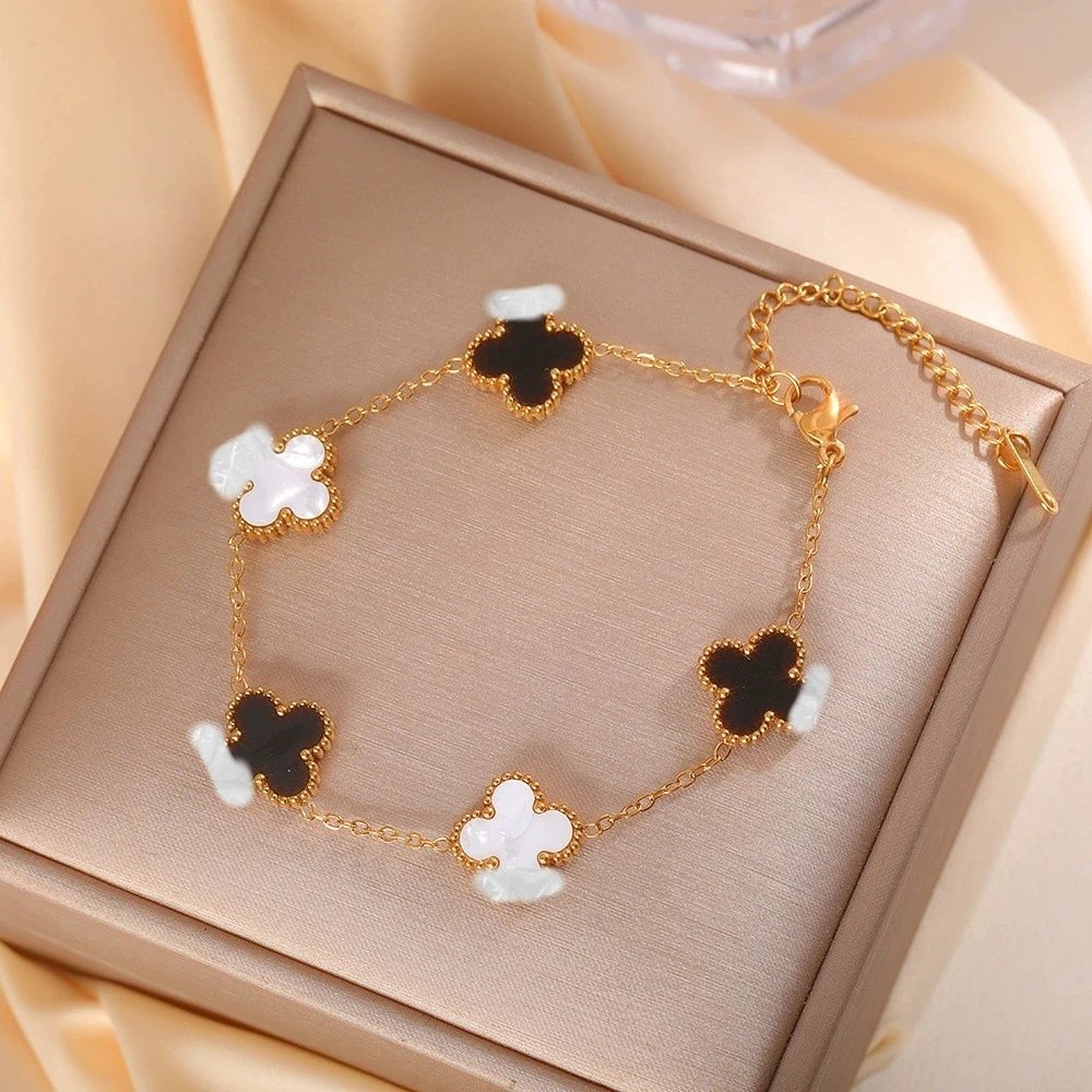 Women's Jewelry and Accessories photo 3