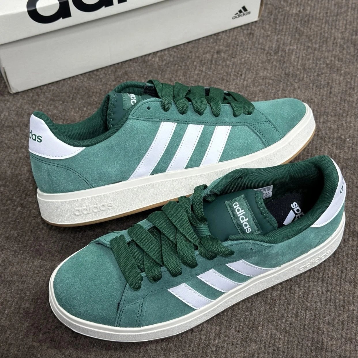 Adidas IH6187 Low-Top Casual Sneakers
