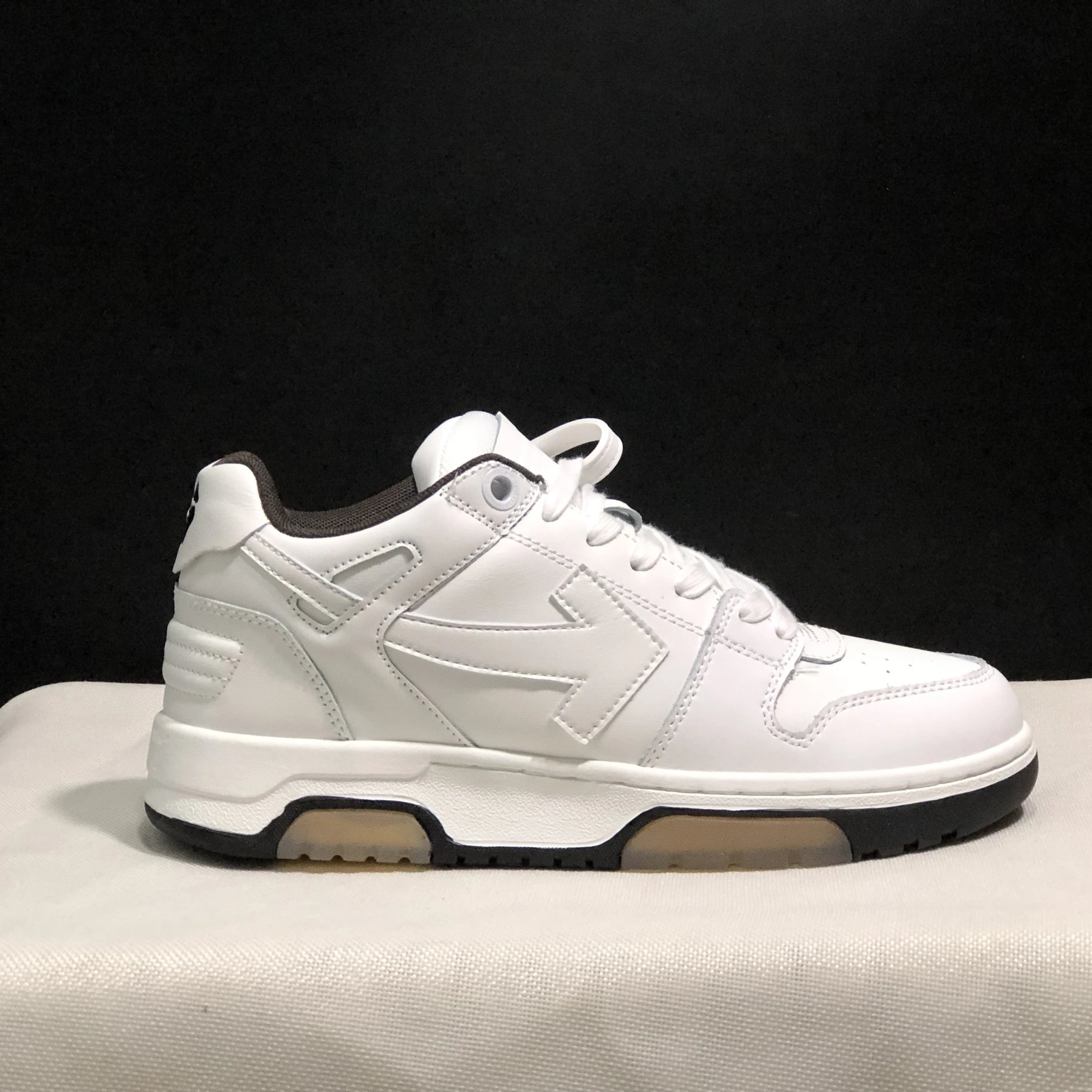 White Leather Sneakers With Gray Arrow Logo Casual Style