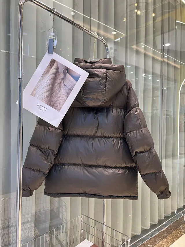 Burberry Men's Winter Letter Logo Thick Down Jacket photo 3