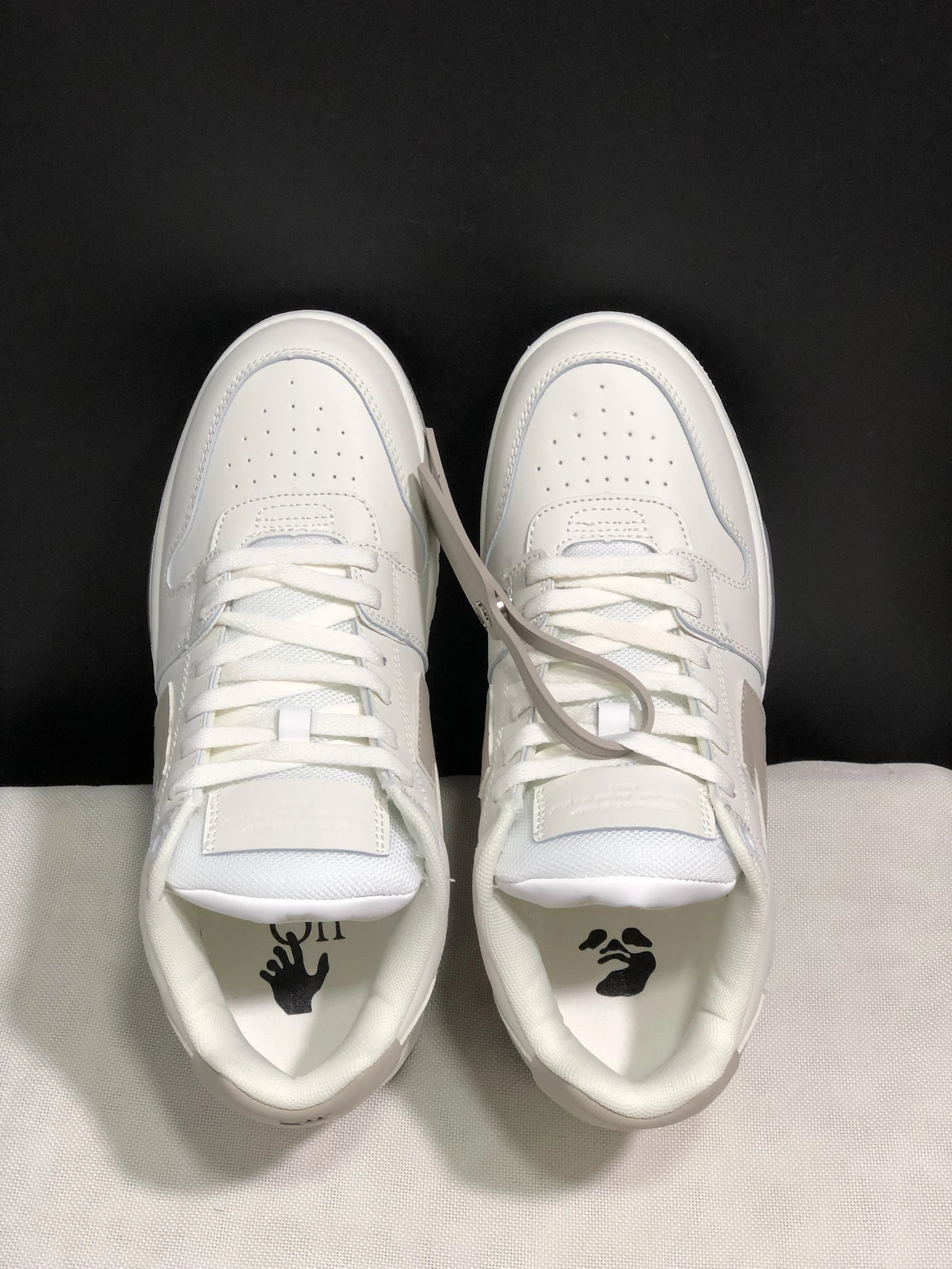White Leather Sneakers With Gray Arrow Logo Casual Style