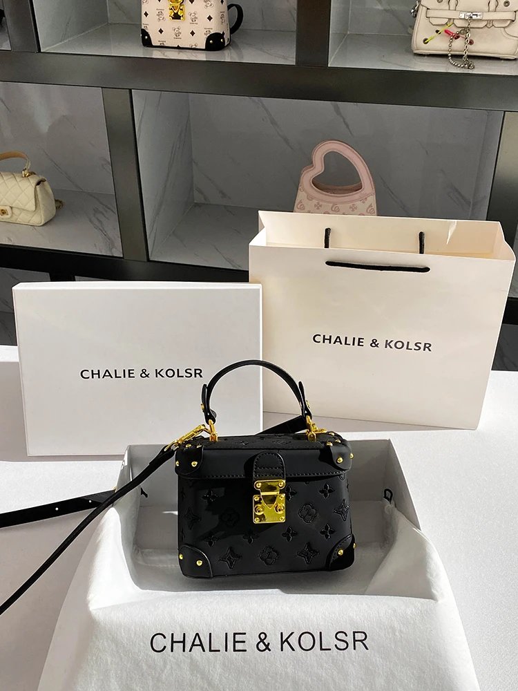 Charlie & Kolsr Women's Small Square Messenger Bag