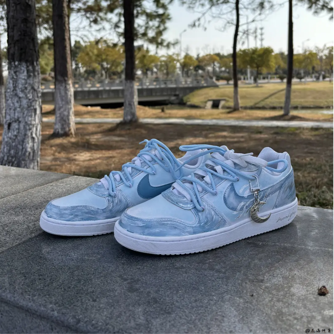 Nike EBERNON Low Blue and White Sneakers