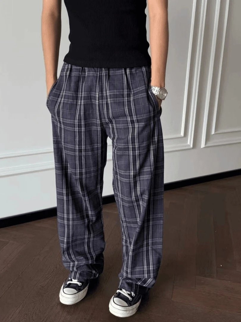 Black Polo Shirt Navy Plaid Wide-Leg Pants Streetwear Outfit