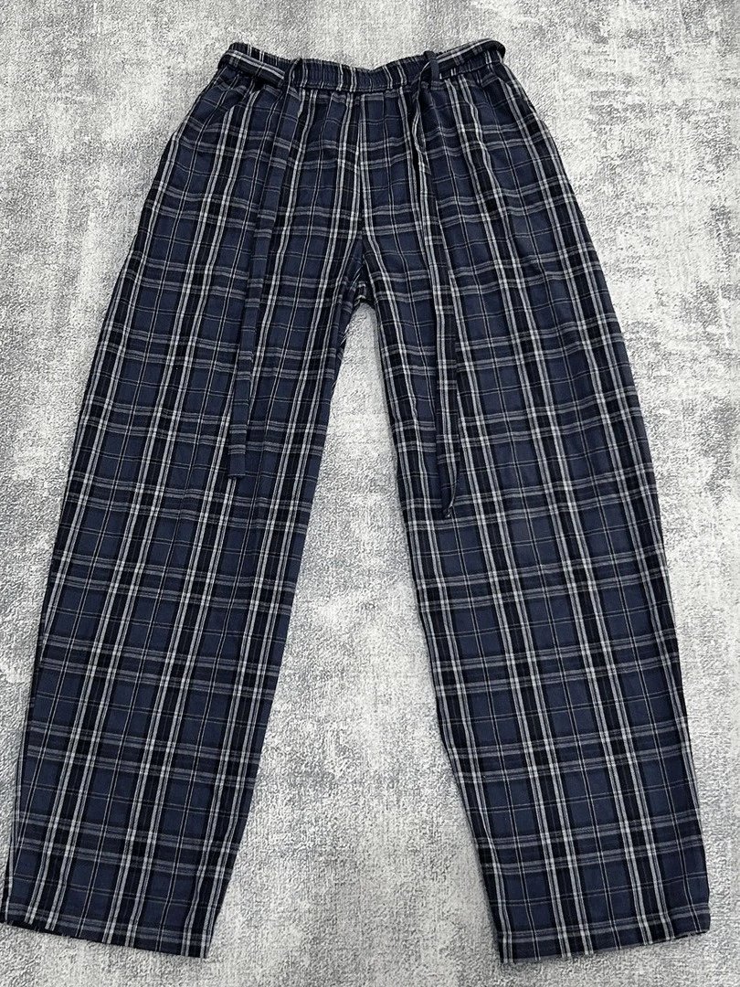Black Polo Shirt Navy Plaid Wide-Leg Pants Streetwear Outfit