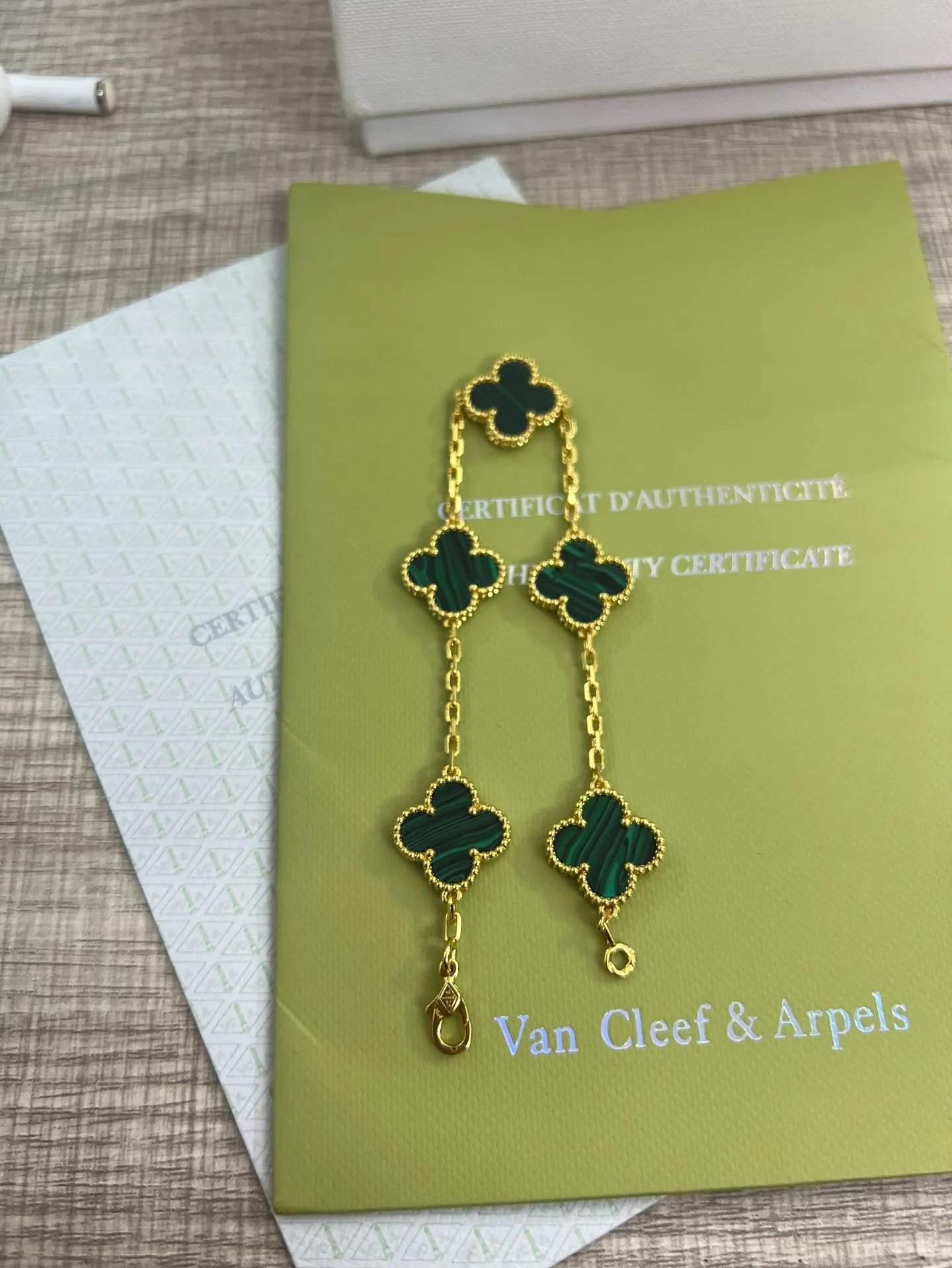 Four-Leaf Clover Five-Flower Bracelet photo 2
