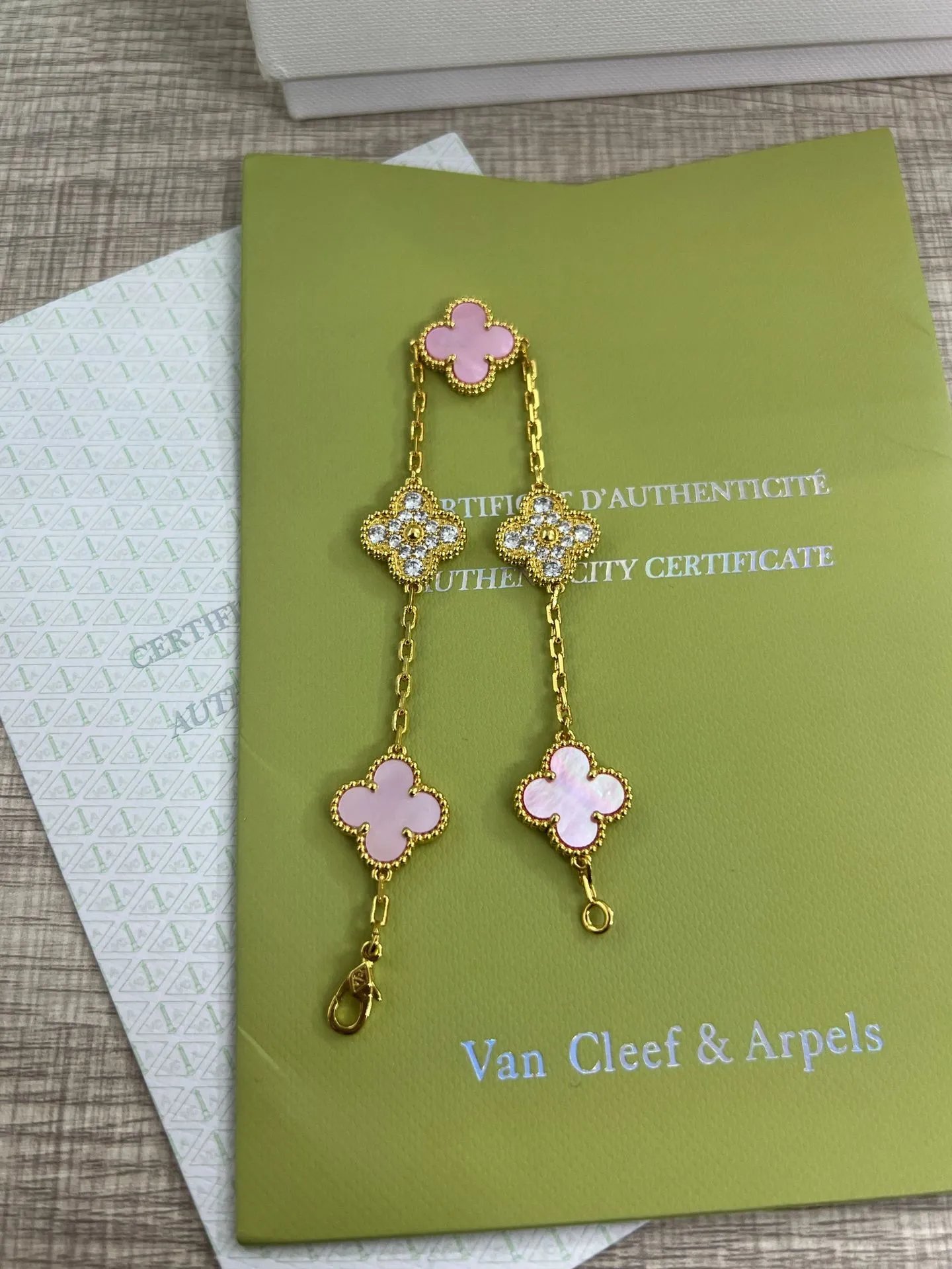 Four-Leaf Clover Five-Flower Bracelet photo 3