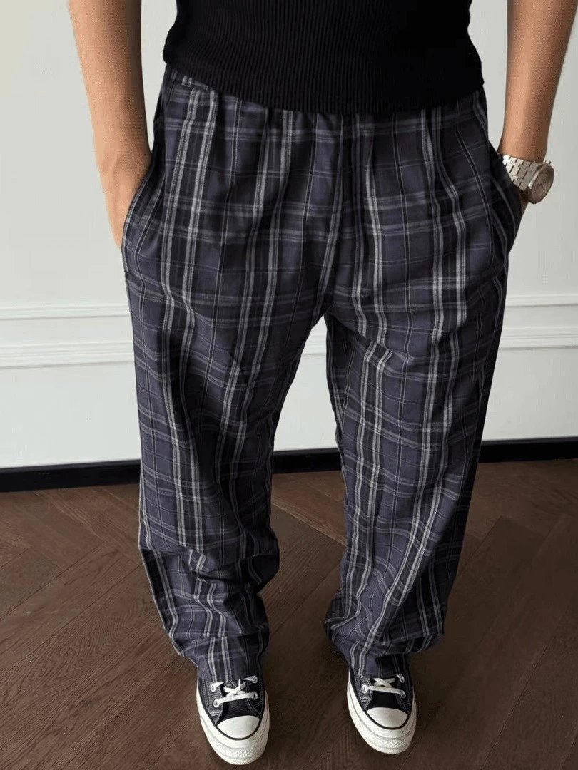 Black Polo Shirt Navy Plaid Wide-Leg Pants Streetwear Outfit