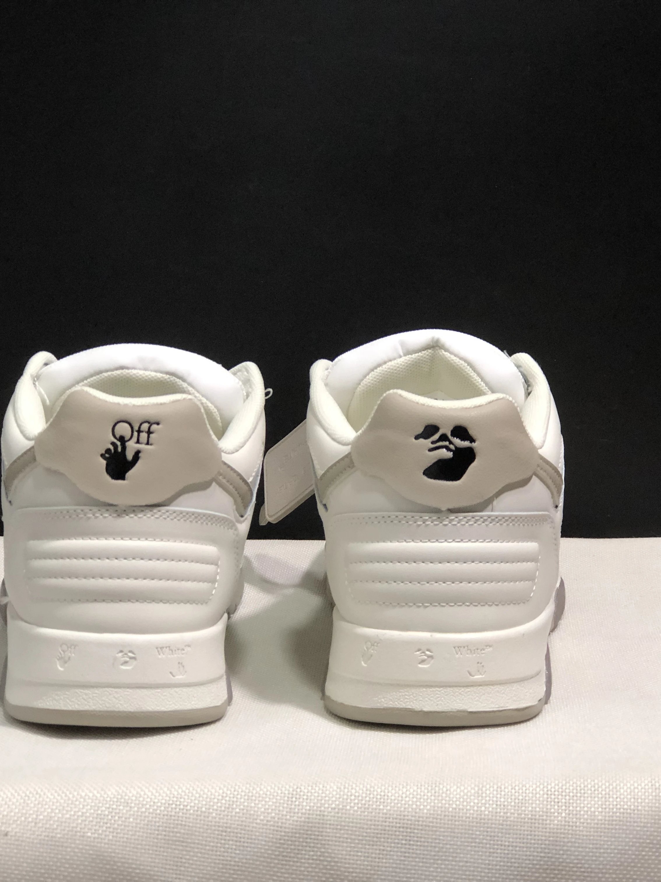 White Leather Sneakers With Gray Arrow Logo Casual Style