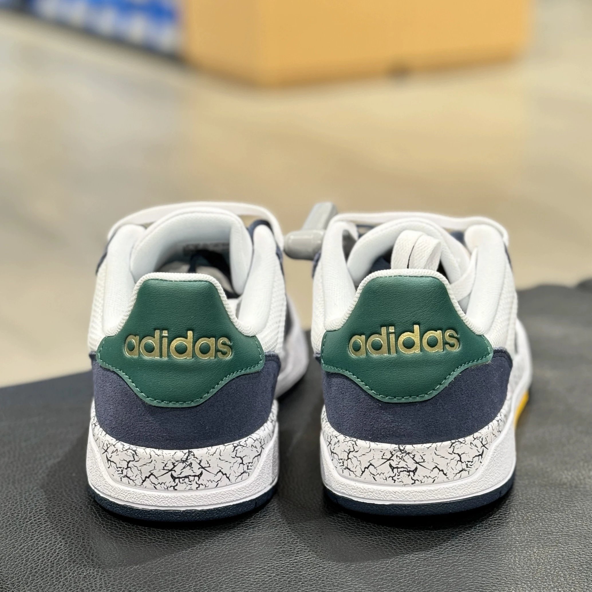 Adidas Men's White Green Retro Low-Top Sneakers JQ5047