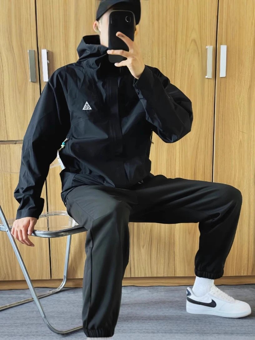 Nike ACG Black Rainproof Hooded Jacket