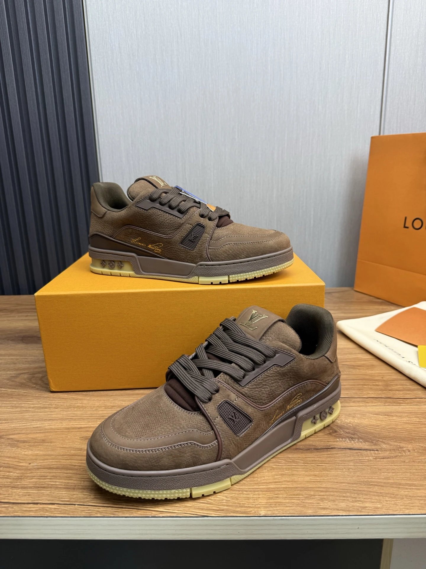 New Arrival Rainer Series Classic Runway Casual