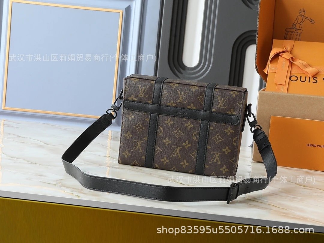 Louis Vuitton Brown 