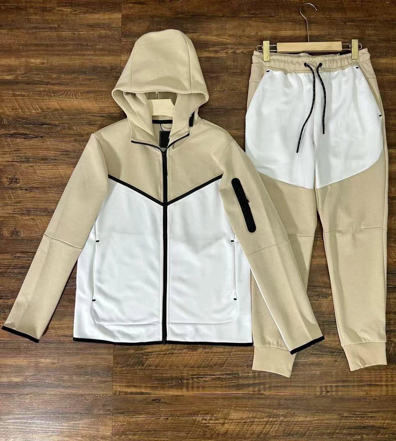 Nike Tech Fleece Bei