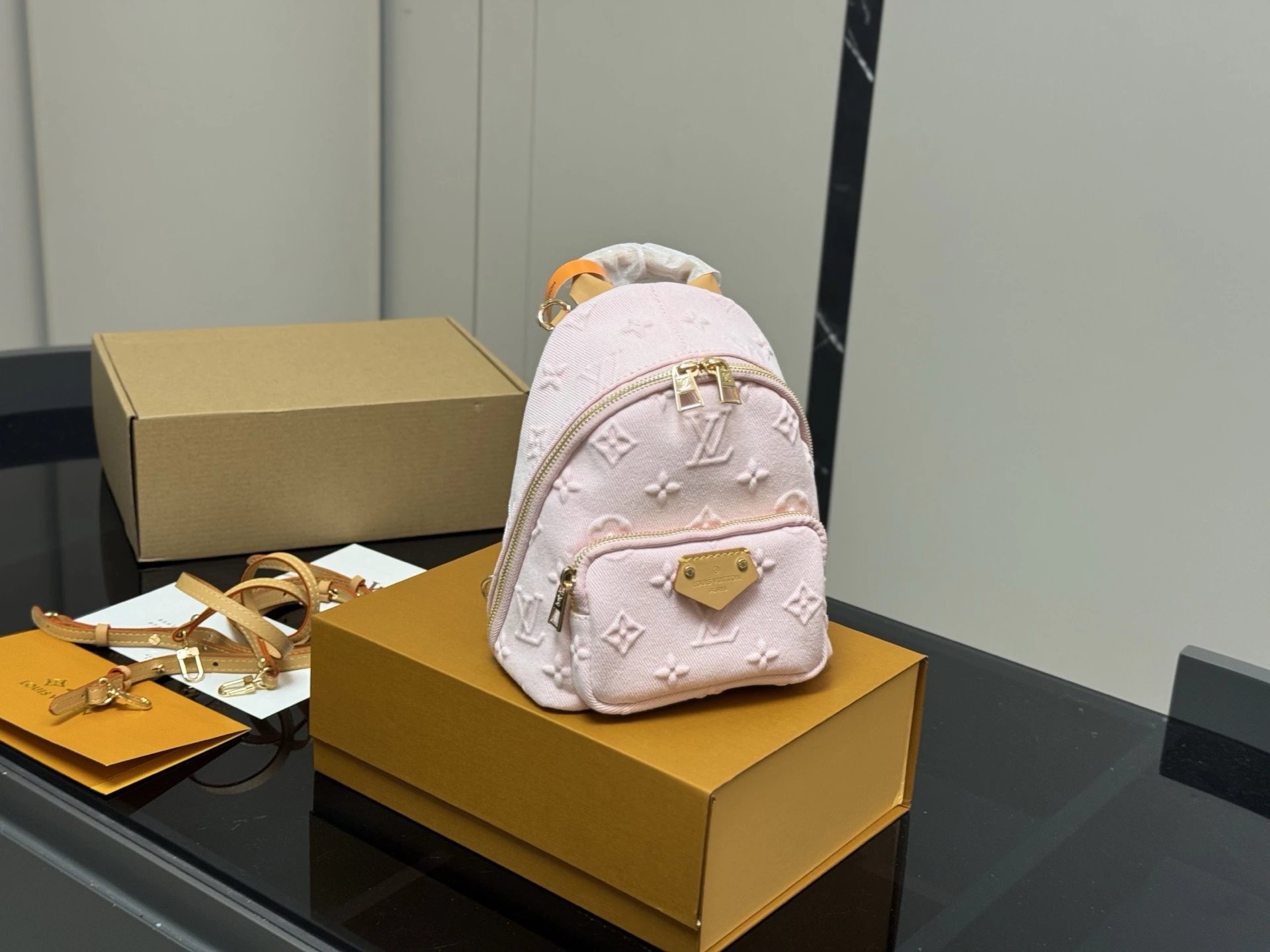 Louis Vuitton Pink M