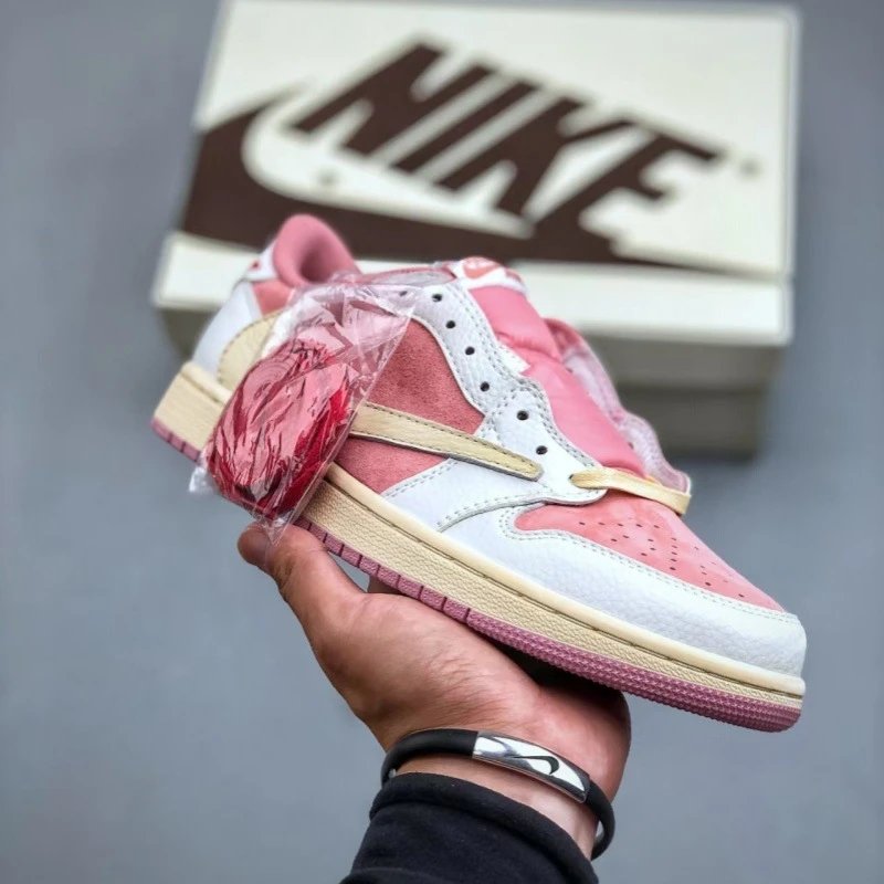 Nike Air Jordan 1 Low Pink Sneakers