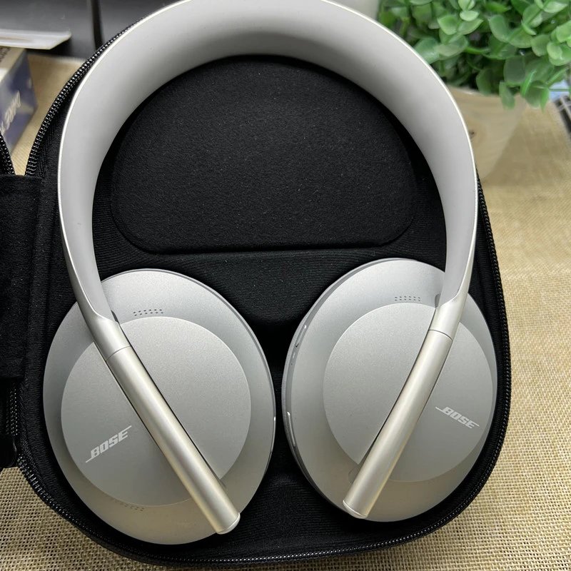Bose 700 Silver Head