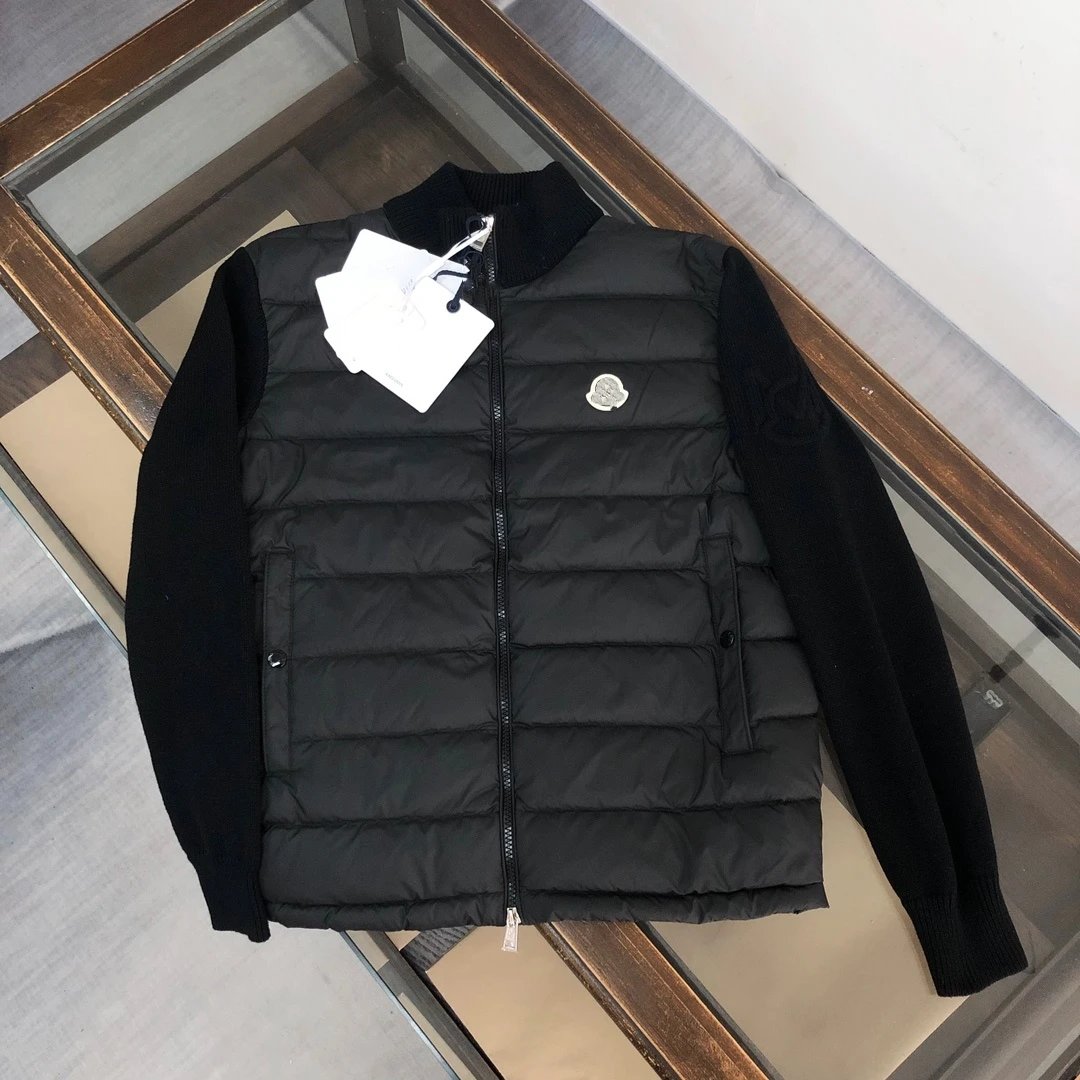 Moncler down jacket, casual and versatile.