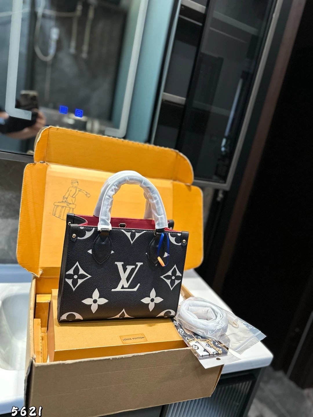 Louis Vuitton Black 
