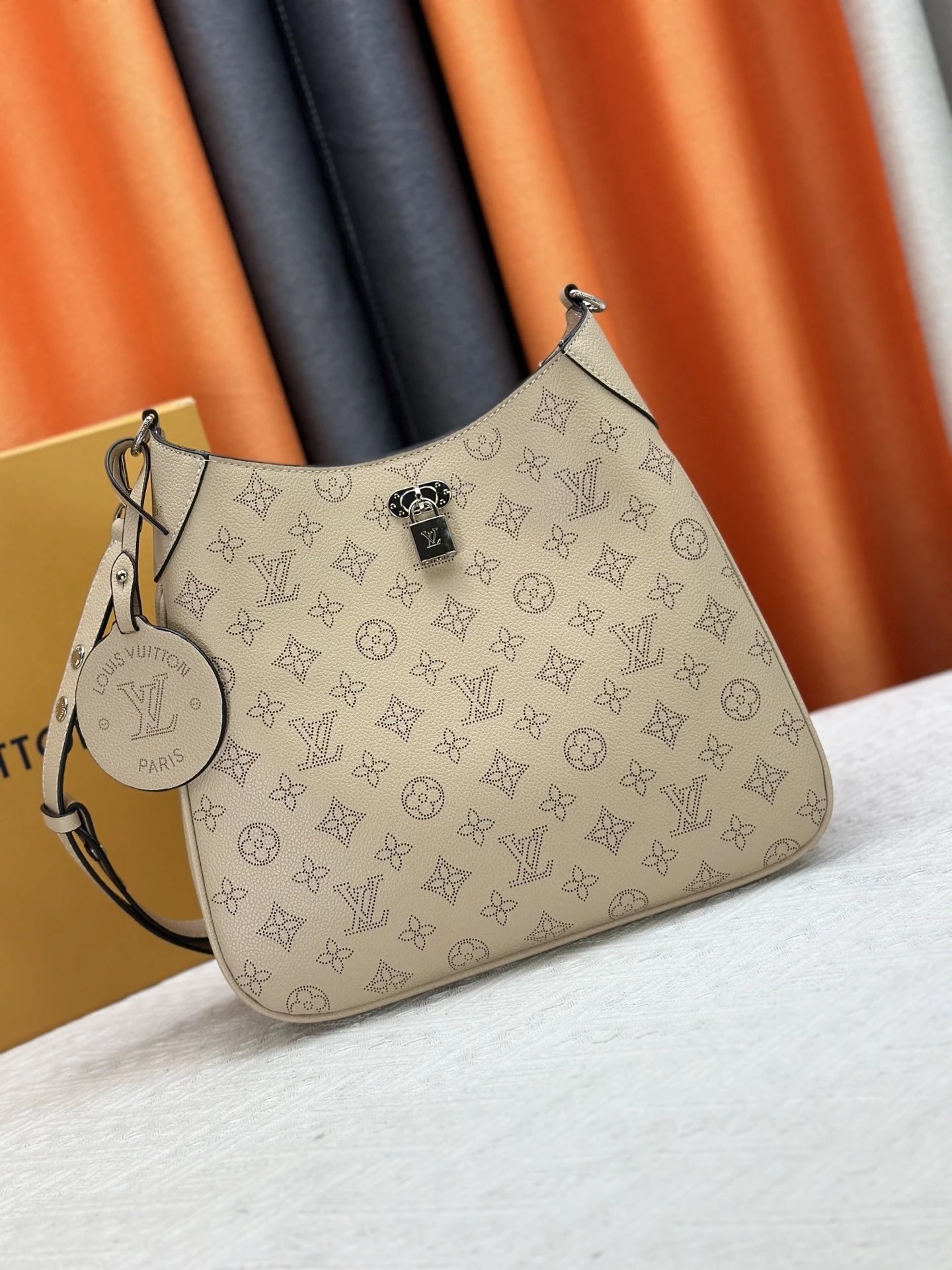 Louis Vuitton Shoulder Bag photo 4