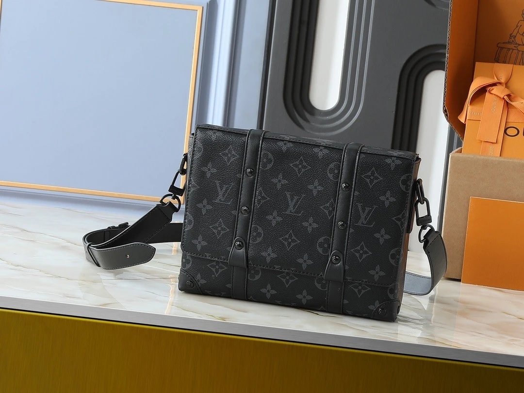 Louis Vuitton Shoulder Bag photo 7