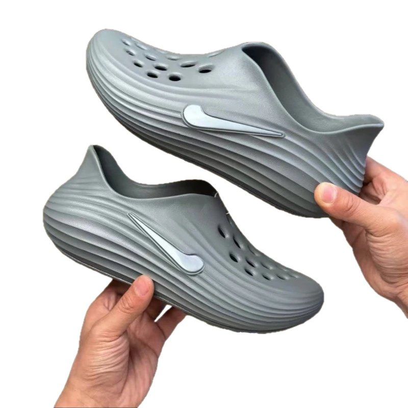 Nike Clog Black Sporty Slip-On Sandals