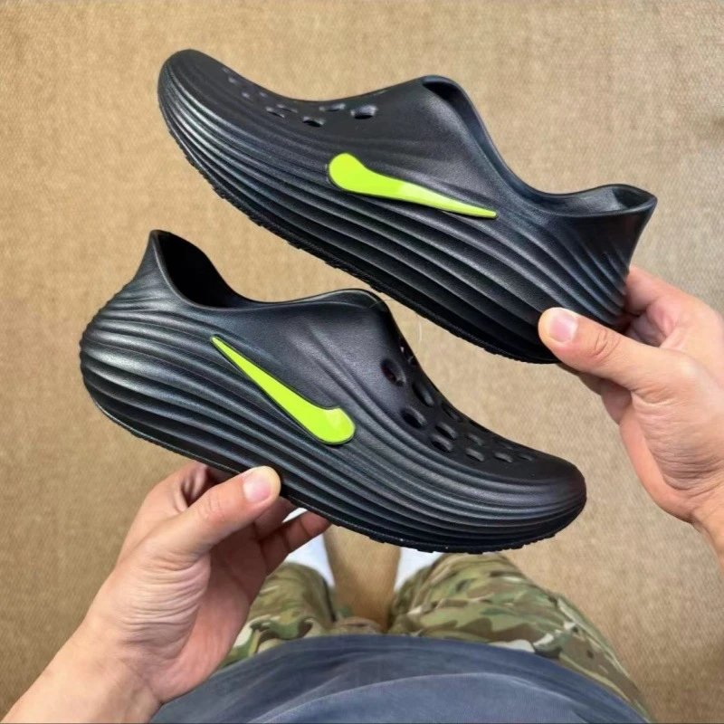 Nike Clog Black Sporty Slip-On Sandals
