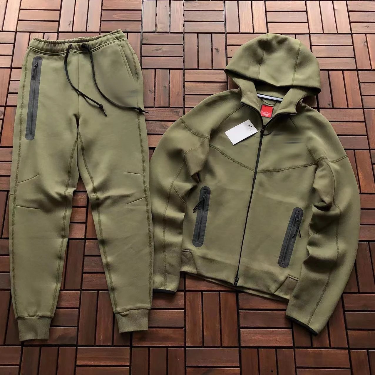 Nike Tech Fleece Oli
