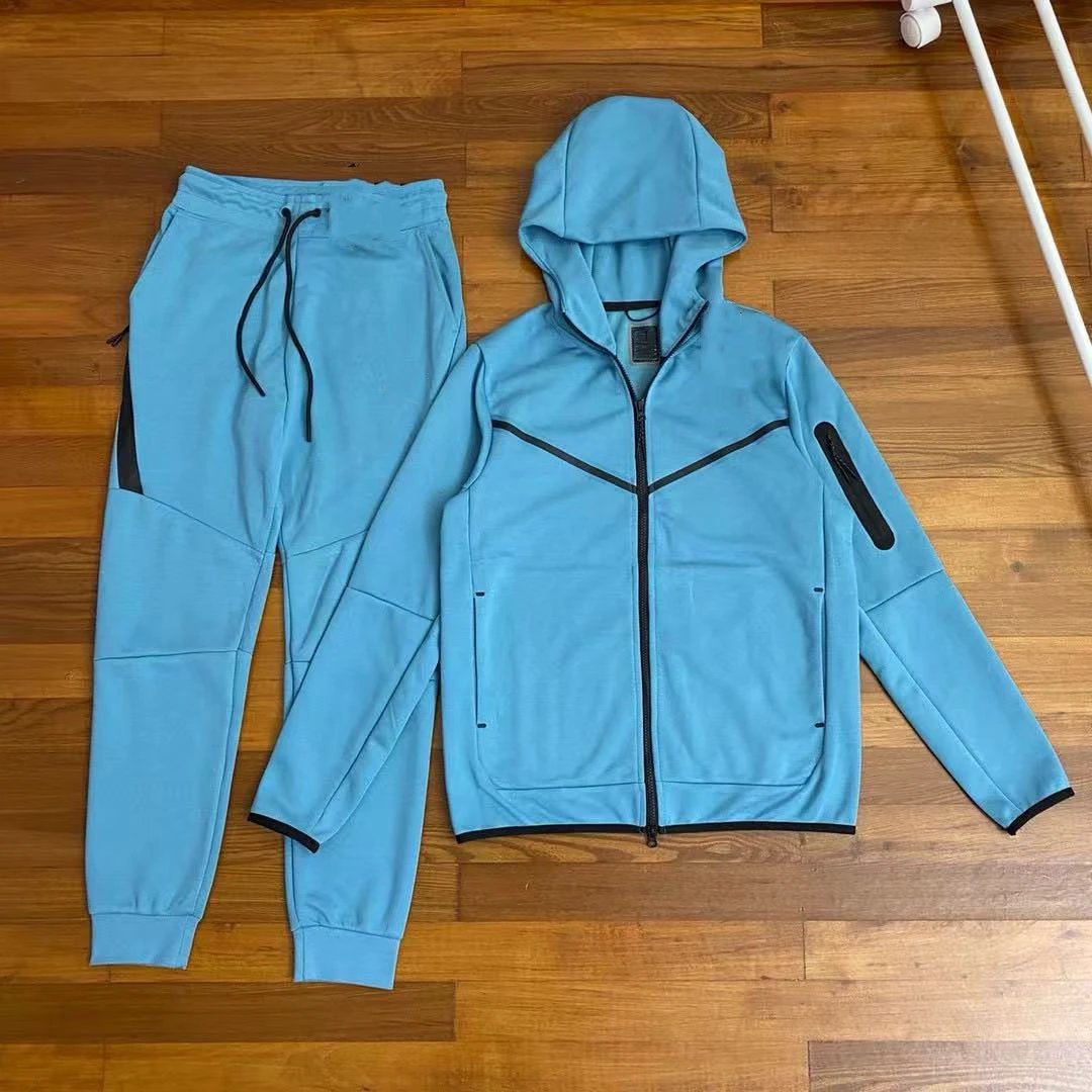 Adidas Tech Essentia