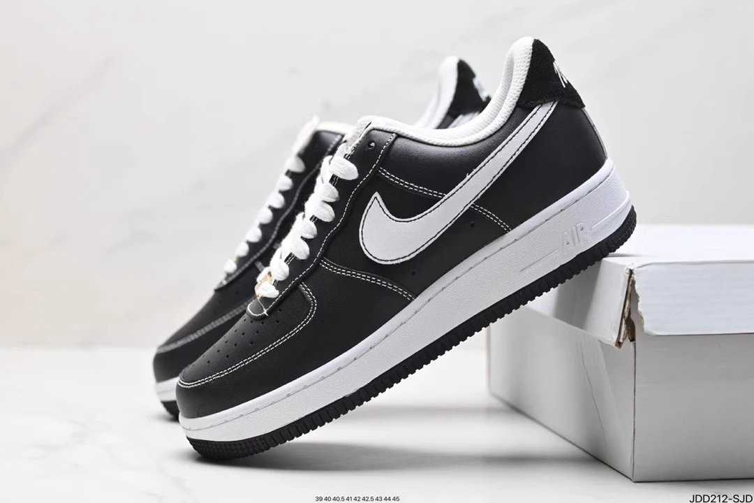 Nike Air Force 1 Supreme Joint Sneaker photo 6