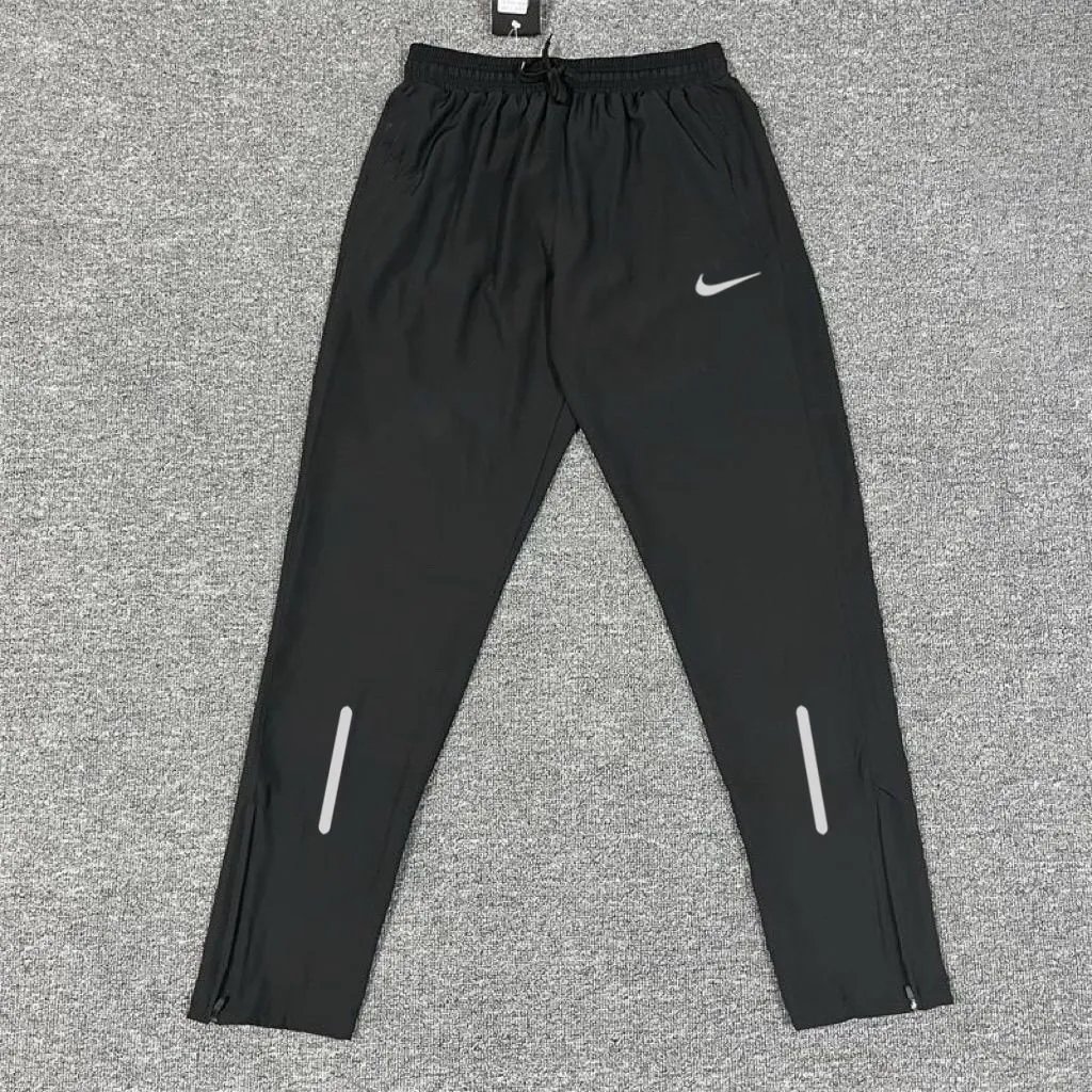 Nike Essential Black