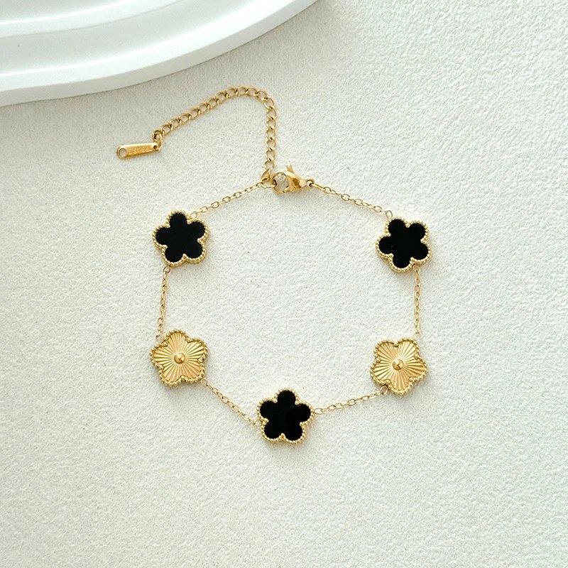 Four-Leaf Clover Bracelet photo 2