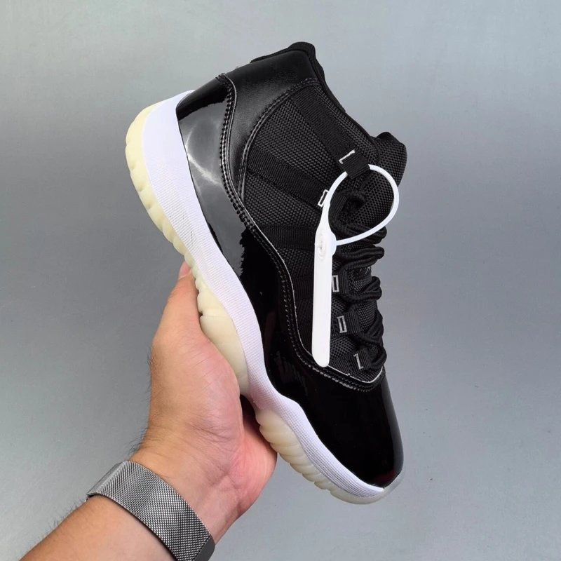 Air Jordan 11 Black 