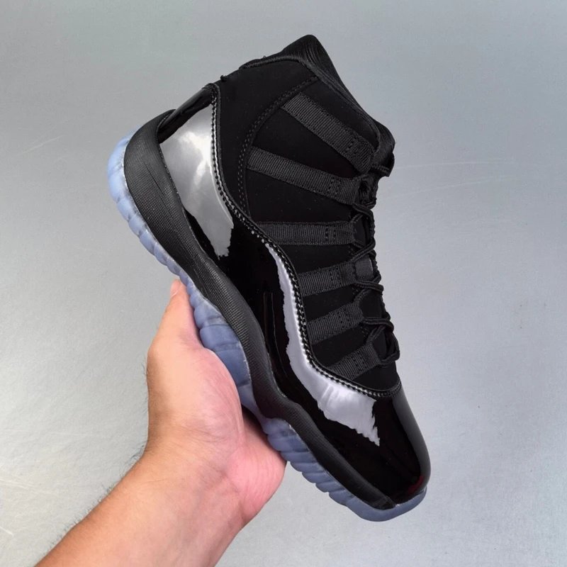 Air Jordan 11 Black 