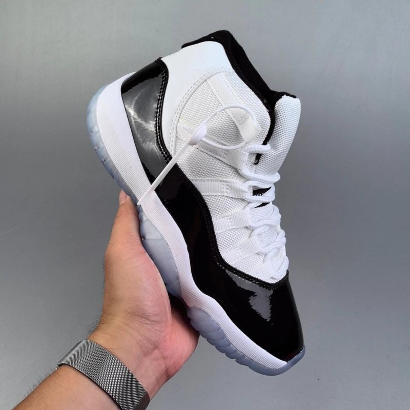 Air Jordan 11 Black/