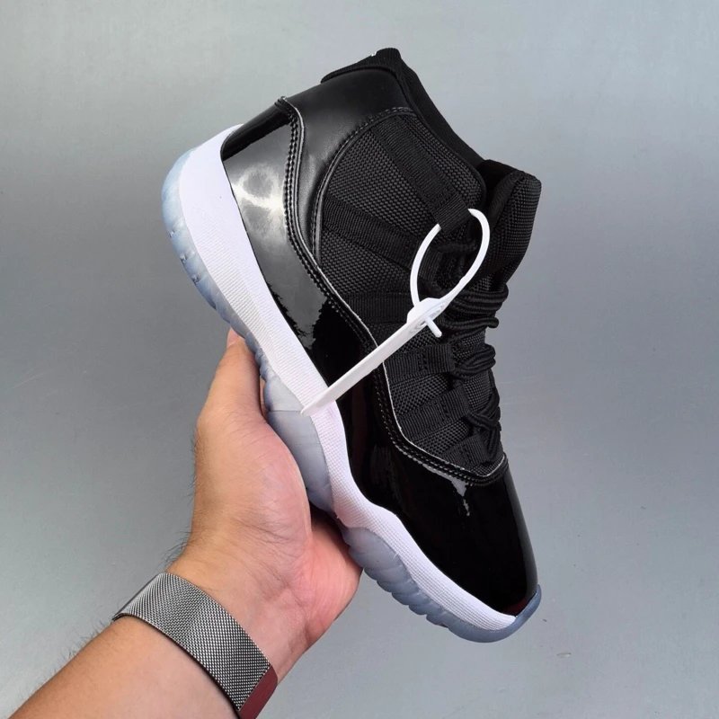 Air Jordan 11 Black 