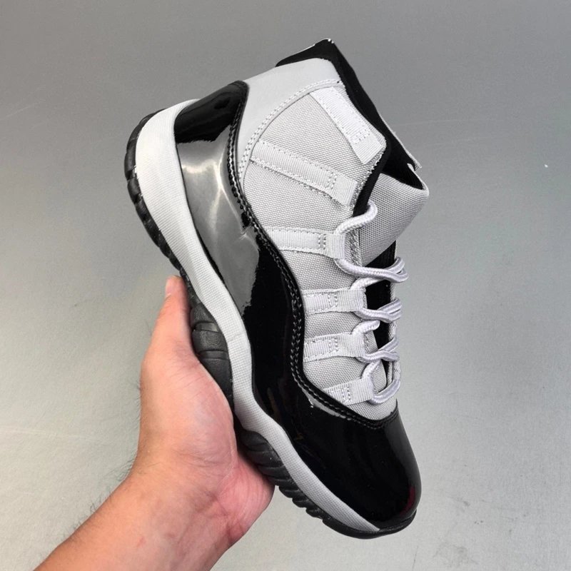 Air Jordan 11 Black/