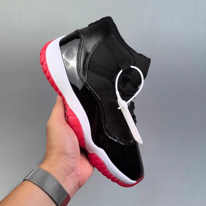 Air Jordan 11 Black 