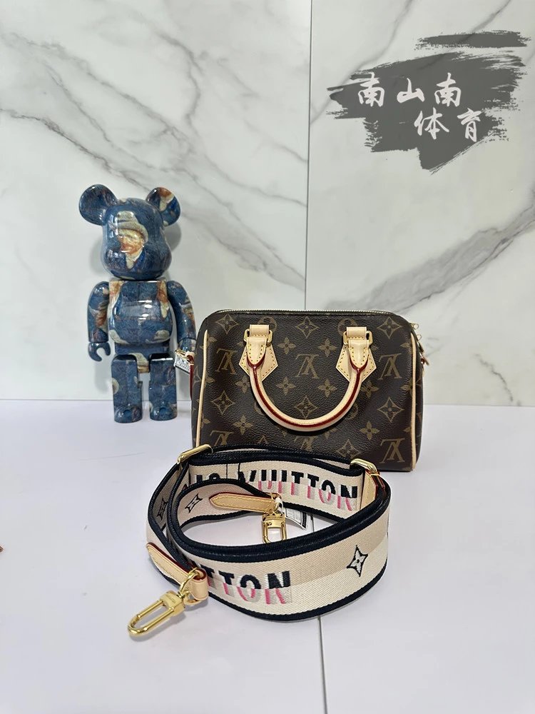 Louis Vuitton Brown 