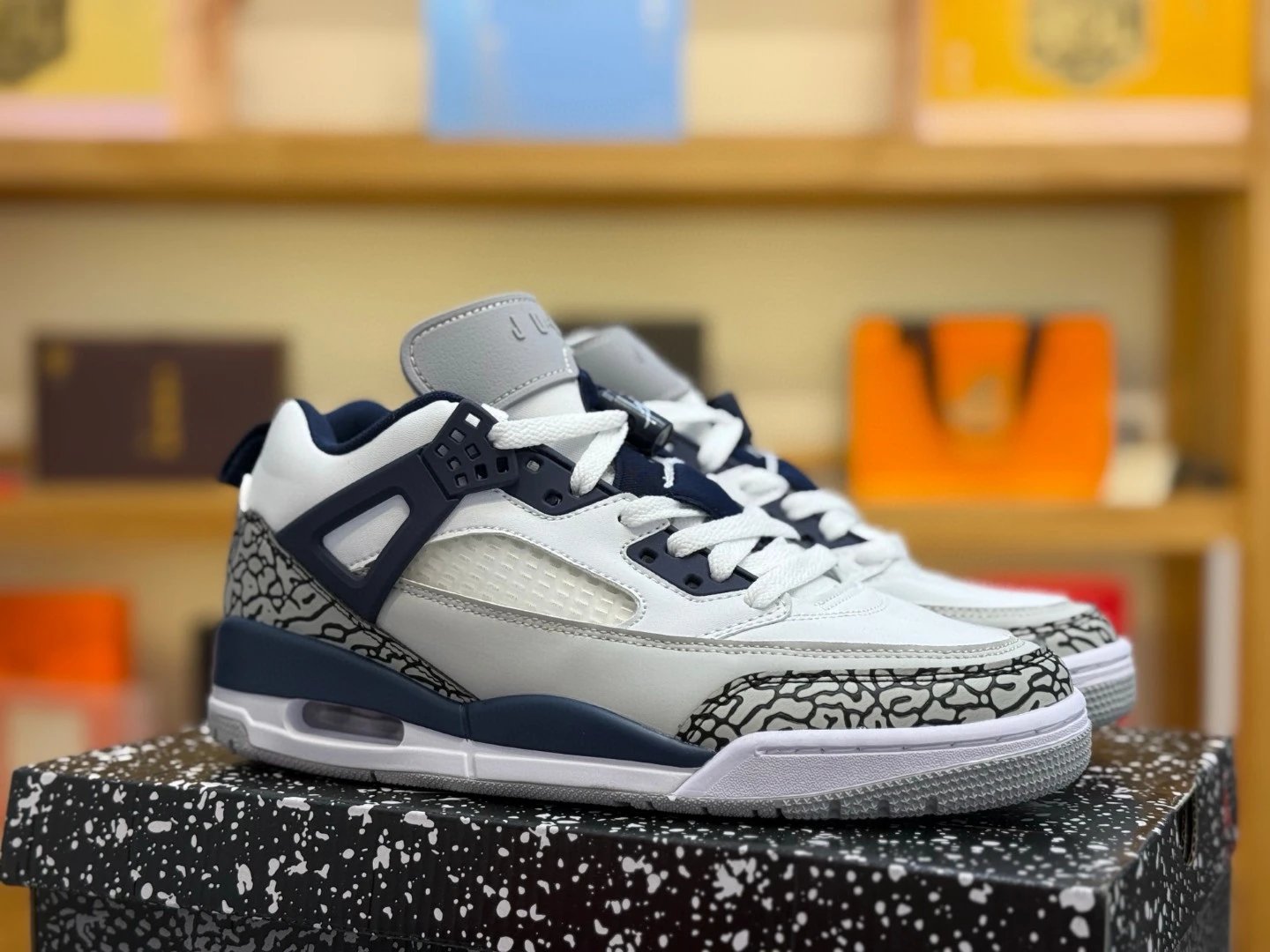 Air Jordan Spizike W