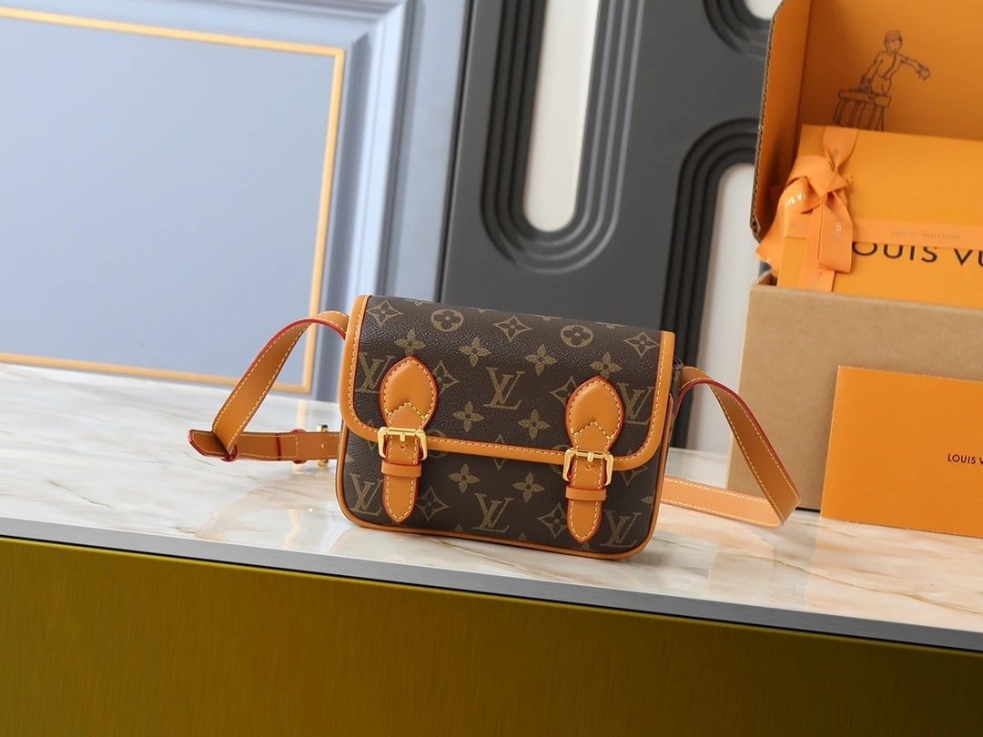 Louis Vuitton Shoulder Bag photo 8