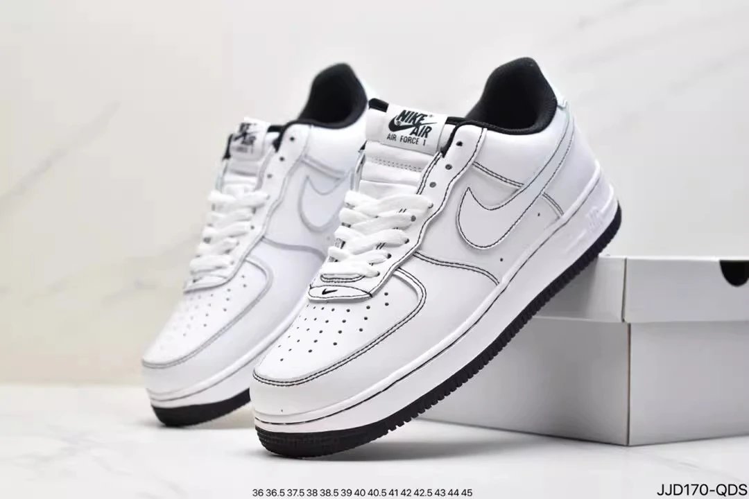 Nike Air Force 1 Supreme Joint Sneaker photo 3