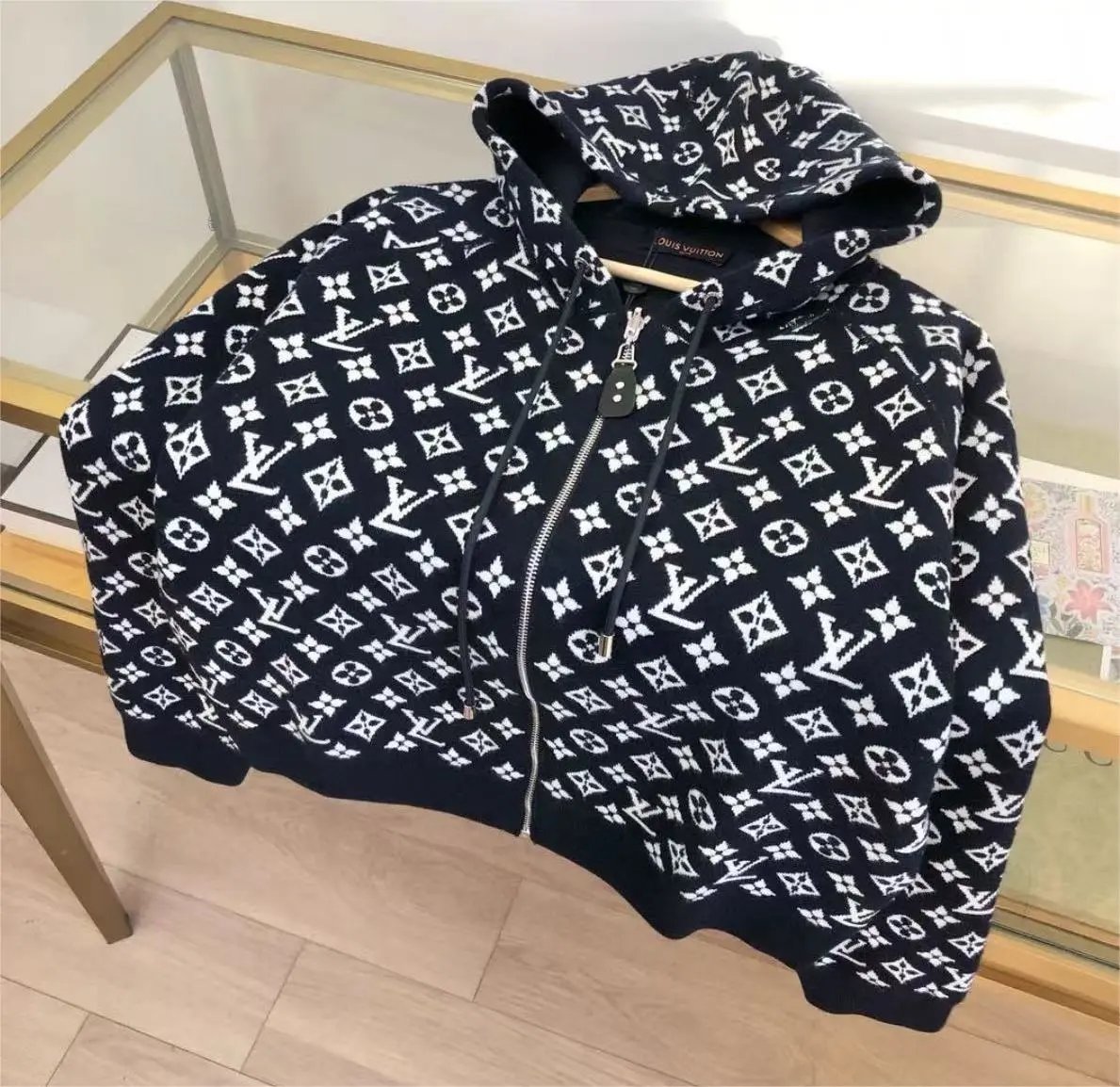 LV 24