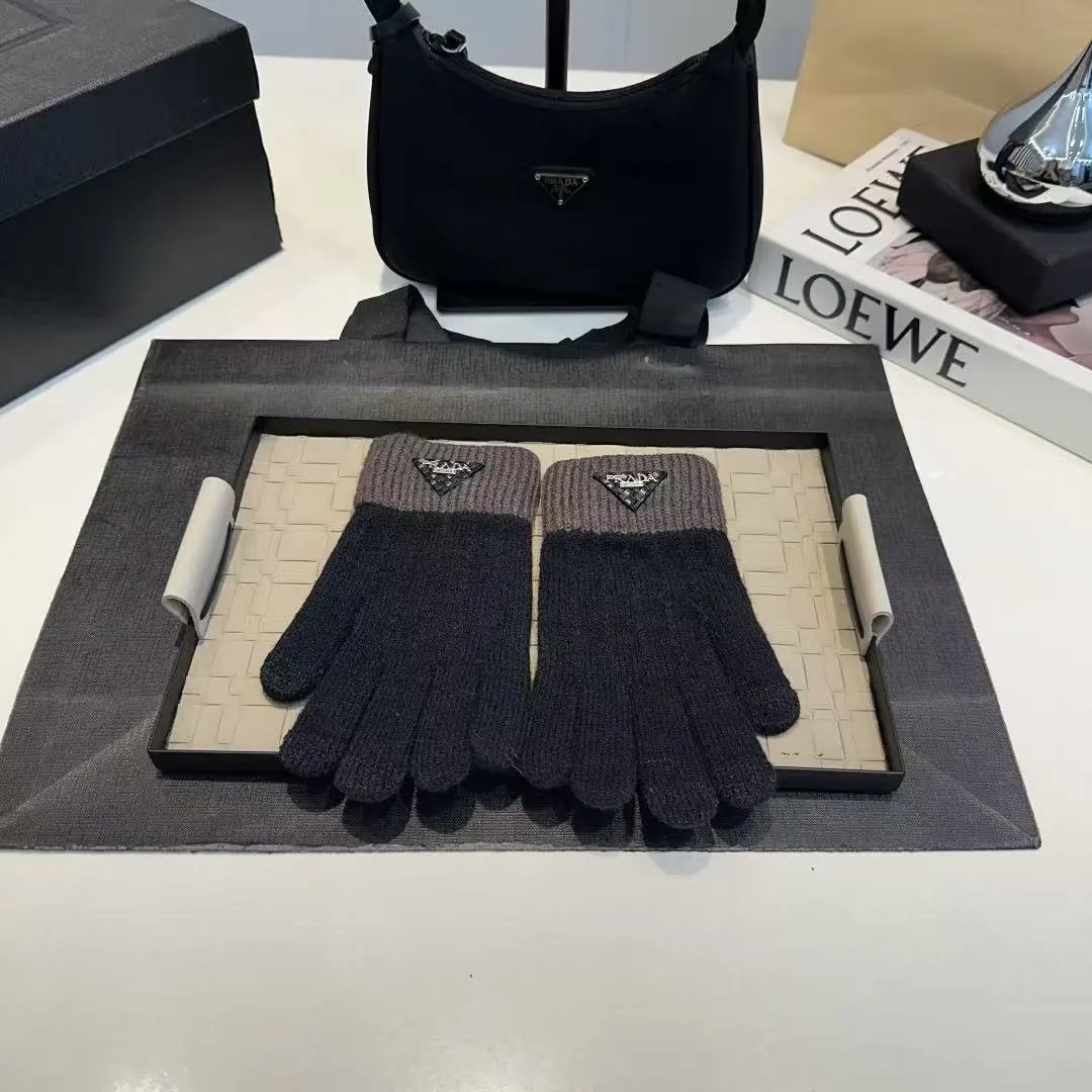 Prada Gloves Knit Logo Plaque — 2